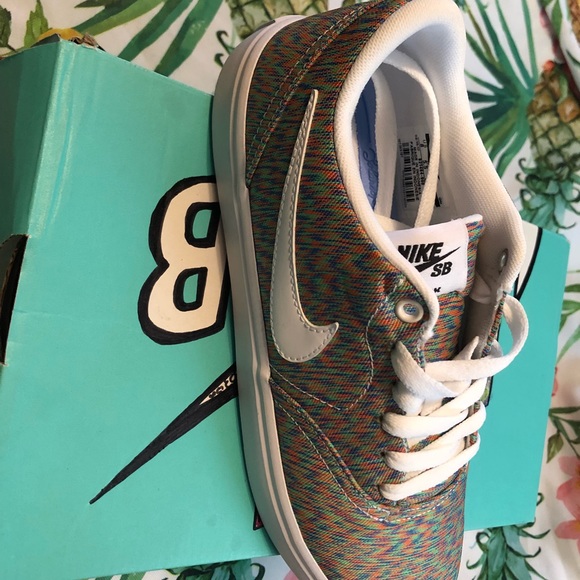 Nike shoes size 8 - Picture 2 of 4